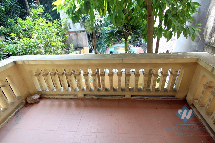 Cheap house for rent in the heart of Tay Ho over 400 sqm usage area